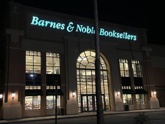 Barnes & Noble Booksellers