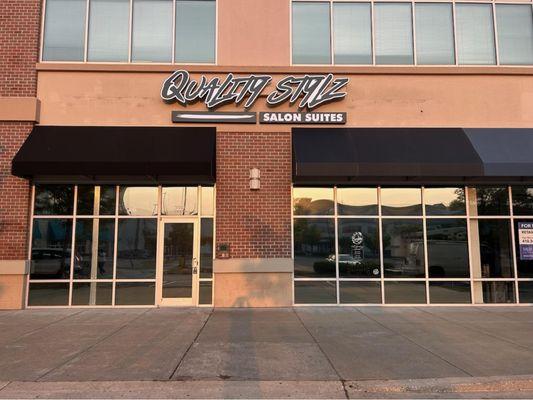 Quality Stylz Salon Suites in Lansdowne, MD, offers spacious, customizable salon suites ideal for beauty and wellness profess...