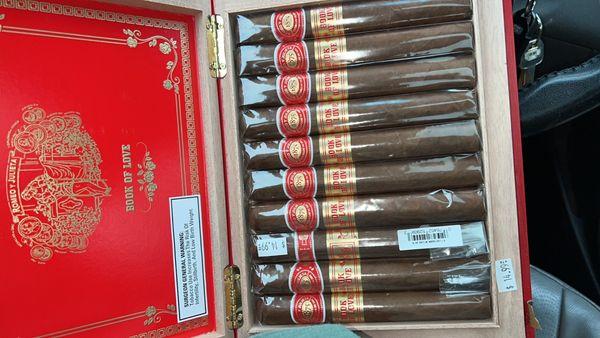 Fine Cigar & Tobacco House