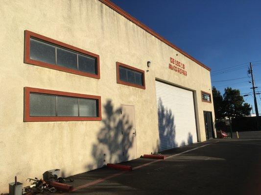 Next door to Ma’s Auto, Hayward, CA.