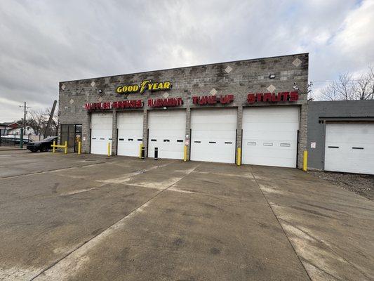 Livernois Automotive Center
