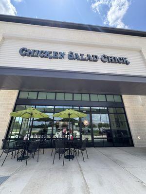 Such a cute vibe! Here's the outside of the building.