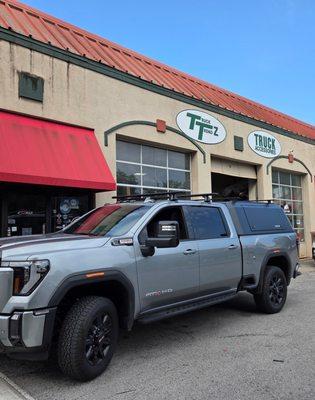 Yakima Cab Mounted Roof Rail System and RSI Smart Cap with Load Bars