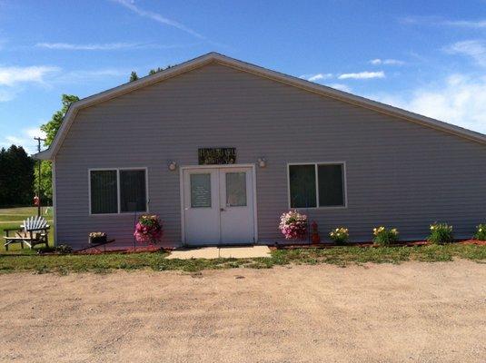 Very upbeat cheerful atmosphere, 24 years experience. Pravana and matrix color. We pride ourselves in being professional and drama free!