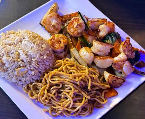 Flavorful Hibachi Shrimp and Scallops. Cooked to perfection @ Sushi 99-St. Augustine. Highly ƪ(・‿・) recommend!