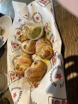 Garlic rolls with extra garlic sauce