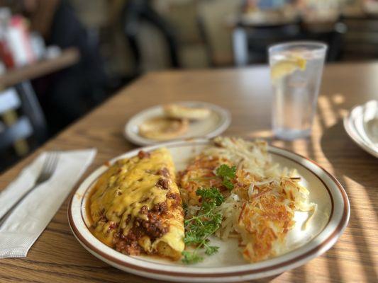 Chili Omelette w hash browns