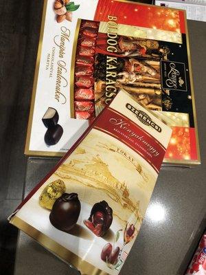 Marcipanos szalon cukor, vanilias karika, zizi, dunakavics, Konyak meggy, Turo rudi, gala pudding,