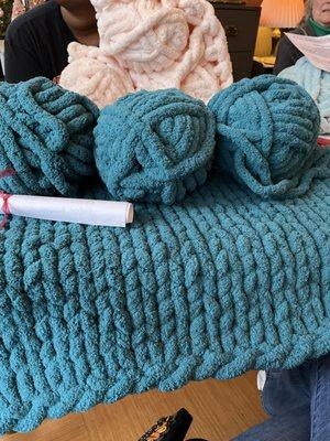 Chunky knit blanket in teal