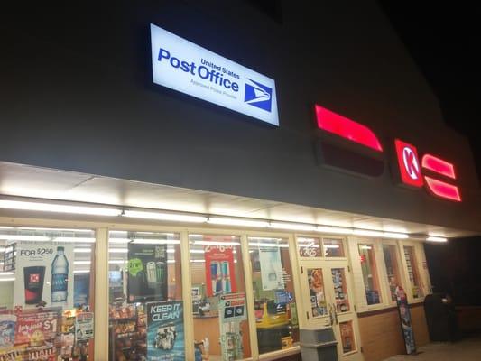Signs at this store plus flyers @ Fed Way post offices advertising that this contract US Postal Station is open, but it's not.