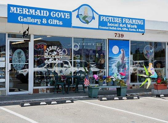 Mermaid Cove storefront