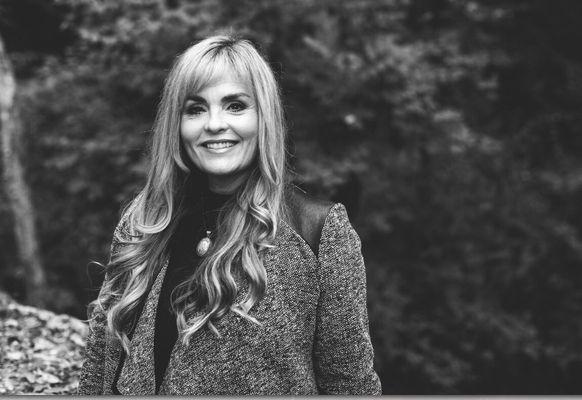 New headshot for a new year - Lisa Croteau - LCTribe - Keller Williams