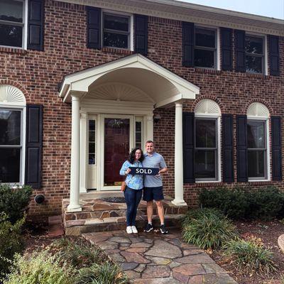 The Robyn Porter Homes Team helps people relocating to northern Virginia.