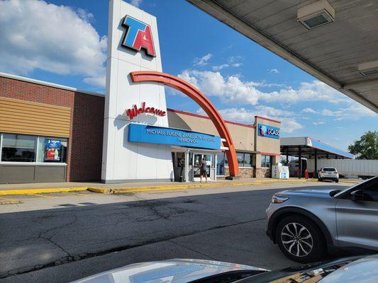 Time for a pit stop. Nice truck plaza.