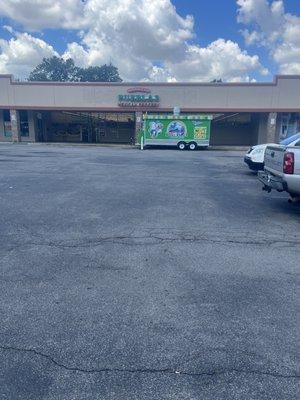 Front with food truck