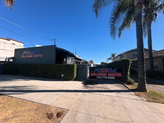 Premium Collision Center