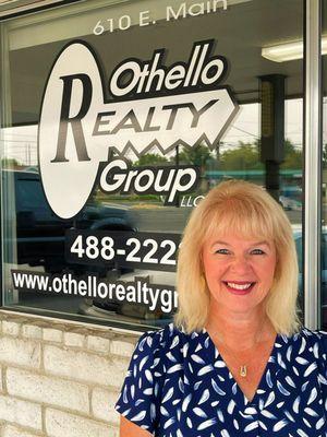 Brenda Roosma, Professional Real Estate Broker-(23 Yrs Experience)