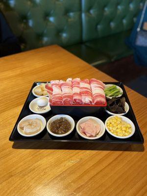 ig: @whatsviveating | meat and toppings