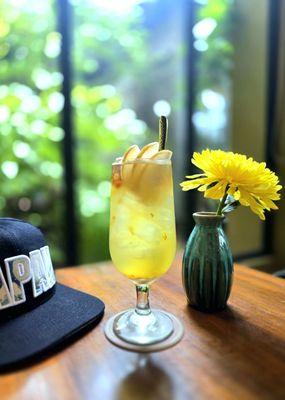 Trà lê quế hoa (Osmanthus flower pear tea) - thanh khiết và vương vấn như tình đầu.