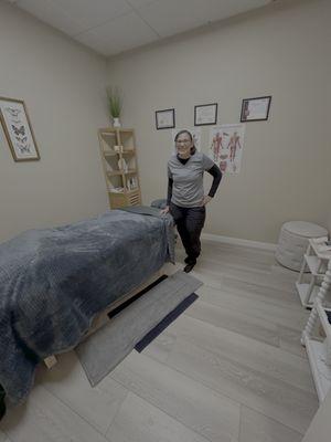 Hillary, Lead Therapist with 11 years' experience--CMT, Myofascial Scraping, LED Light Therapy, and Cryotherapy certified.