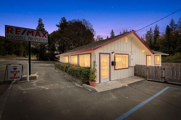 RE/MAX Foothill Properties