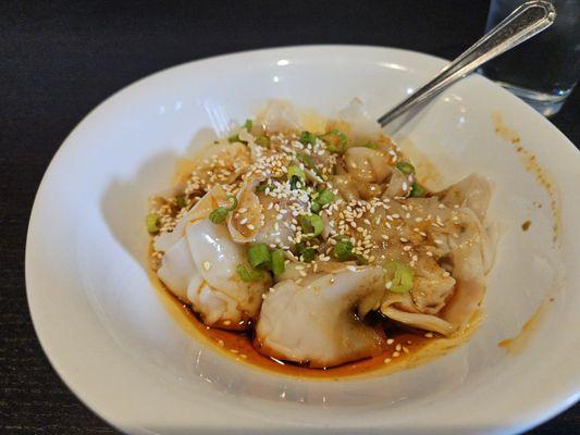 Wontons in chili oil