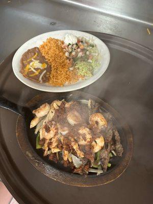 Cowboy parrilla and set up with chorizo