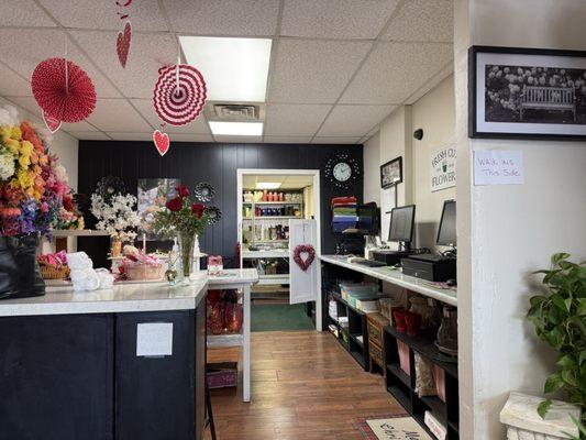 Independence Flowers & Gifts