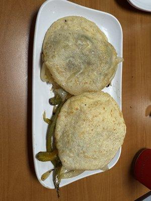 Gorditas de rajas con queso