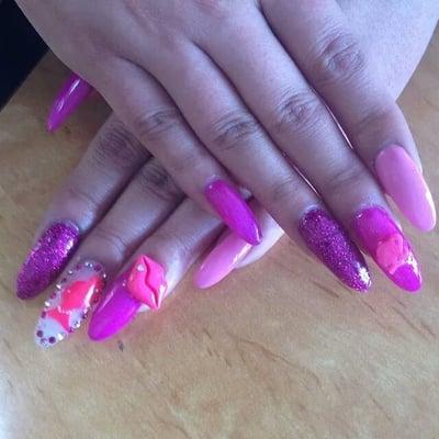 Famous Nails