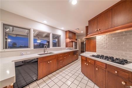 Linda D'Ambrosi - Vista Sotheby's International Realty