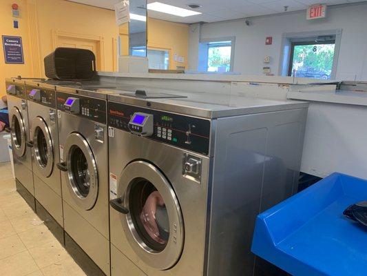 Longfellow Plaza Laundromat & Drycleaners