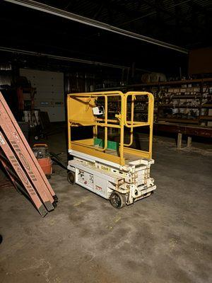 Indoor scissor lift 14' platform height, 20' "working height"
