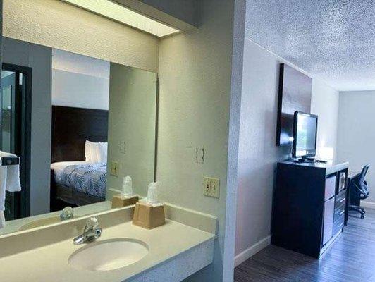 OYO Townhouse Tulsa Airport & Fairgrounds