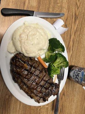 Steak and mashed potatoes