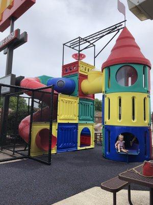 Wow! Outdoor play area was absolutely perfect. Prompt service and such a great stop on a very long road trip with 3 kids.