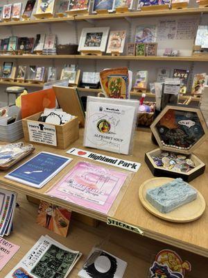 Pop-Hop Books & Print