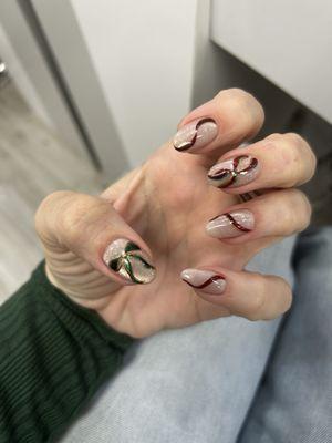 Freehand Christmas cat eye vibe