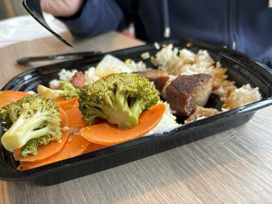 Bar b que pork with rice and vegetables