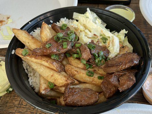 Anticuchos Bowl
$15
Skewed grilled beef heart served with potatoes or fries, corn and spicy house sauce and salad & white rice