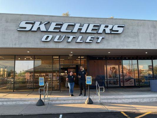 SKECHERS Warehouse Outlet