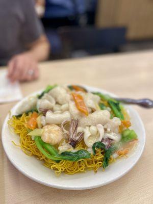 Seafood chow mein crispy