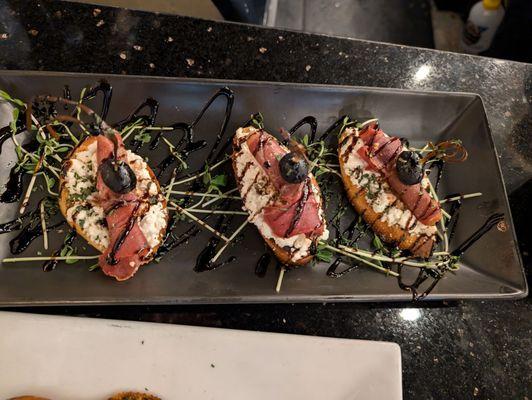 Jarmon with goat cheese and balsamic