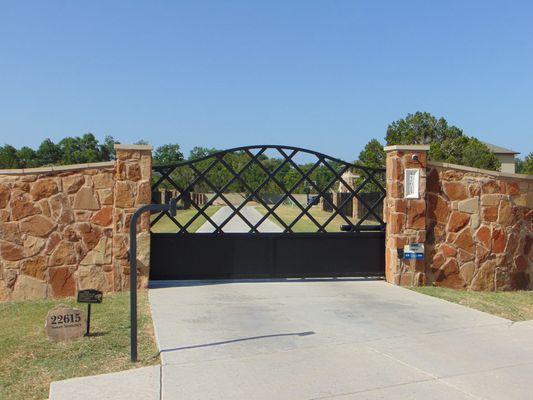 Automated Gate - Iron (Custom)