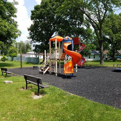 benches for adults while the kids play