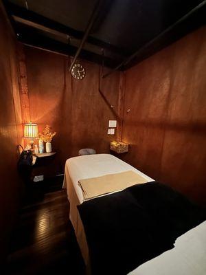 The room was cozy and the bed warmer was excellent!