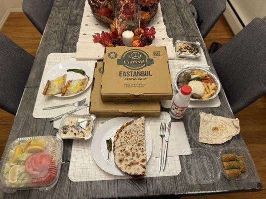 Lahmacun, Pide, Kofte, sutlac, salad