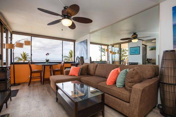 Kealia 601 is a top-floor condo boasting breathtaking, unobstructed ocean views from the living/dining room, kitchen, and private lanai.