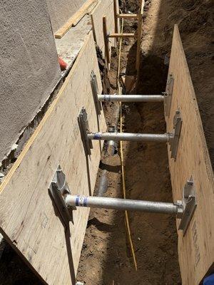 Shoring for mainline replacement