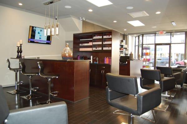 Relax at our color bar while enjoying a coffee or espresso.